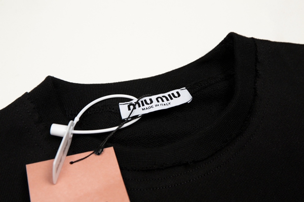 ブランドパーカー側面デザイン